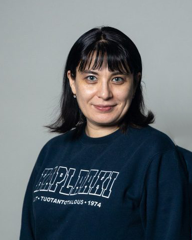 Tavoitteena selkeys. Olga opettaa digitaitoja venäjäksi ja englanniksi